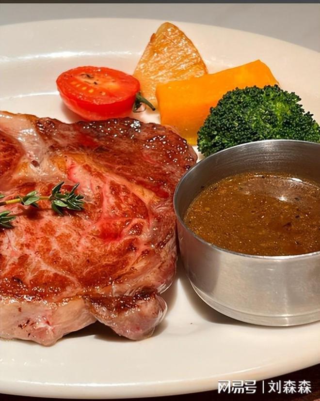 ：河内7家霸榜景观与融合菜成制胜关键开元棋牌app越南高端餐厅榜震撼出炉(图5)