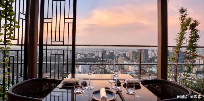 ：河内7家霸榜景观与融合菜成制胜关键开元棋牌app越南高端餐厅榜震撼出炉(图6)