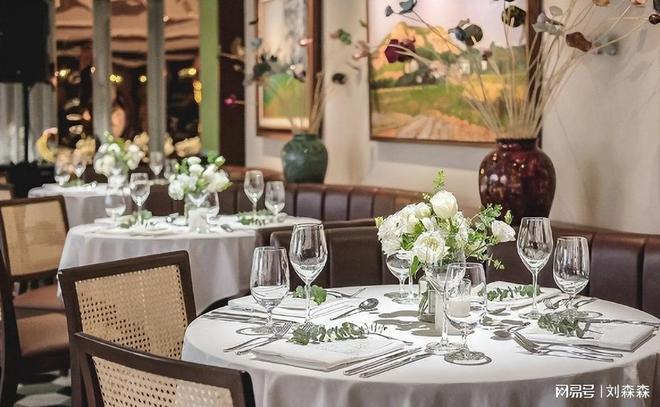 ：河内7家霸榜景观与融合菜成制胜关键开元棋牌app越南高端餐厅榜震撼出炉(图7)