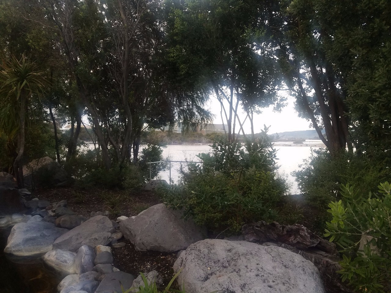 开元棋牌目的地 大笔一挥一片平静的农场上就出现了一整座霍比特人村落(图3)